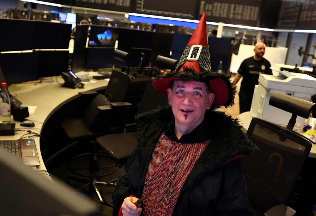 Ceny akcií rástli, ako by ich čarovným prútikom vyšibali. FOTO: Reuters