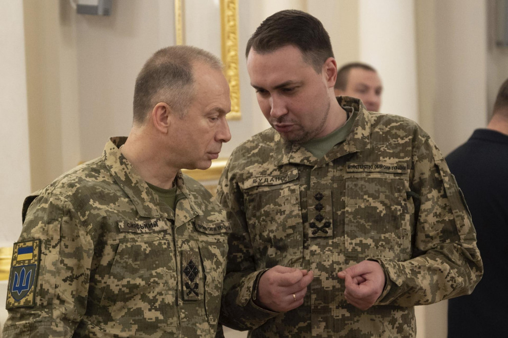 Veliteľ ozbrojených síl Ukrajiny Olexandr Syrskyj (vľavo) a šéf vojenskej tajnej služby (GUR) Kyryl Budanov. FOTO: TASR/AP