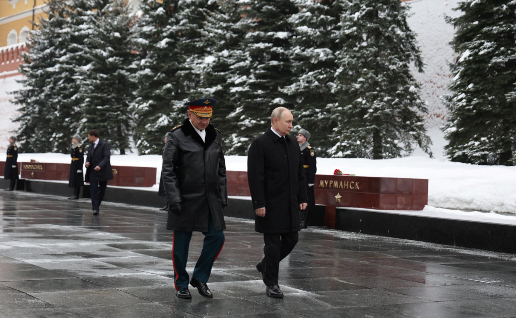 Ruský prezident Vladimir Putin a minister obrany Sergej Šojgu. FOTO: Reuters