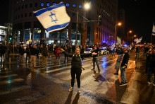 Demonštranti počas protestu proti vláde izraelského premiéra Benjamina Netanjahua. FOTO: Reuters