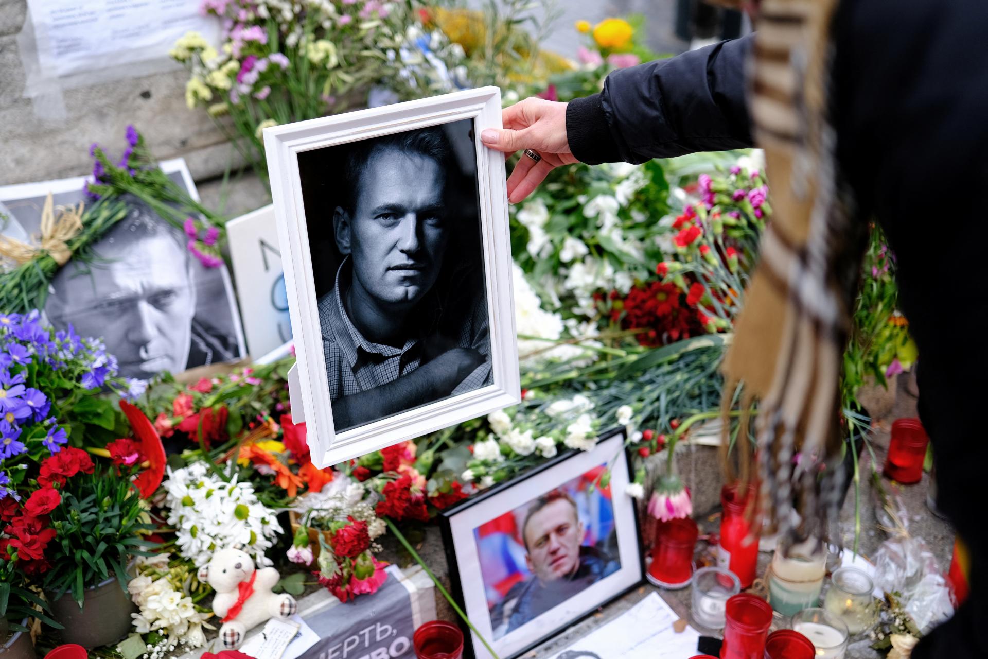 Putin dal Navaľného zabiť kvôli blížiacej sa výmene väzňov, tvrdia jeho spolupracovníčky