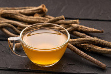 Bylinná zmes s valeriánou

Sušený koreň valeriány môžete užívať vo forme čaju raz denne, stačí 1 čajová lyžička na 3 dl vody. Valeriánu môžete užívať 2 týždne, no bez konzultácie s lekárom ju neužívajte dlhšie než mesiac.

FOTO: Shutterstock