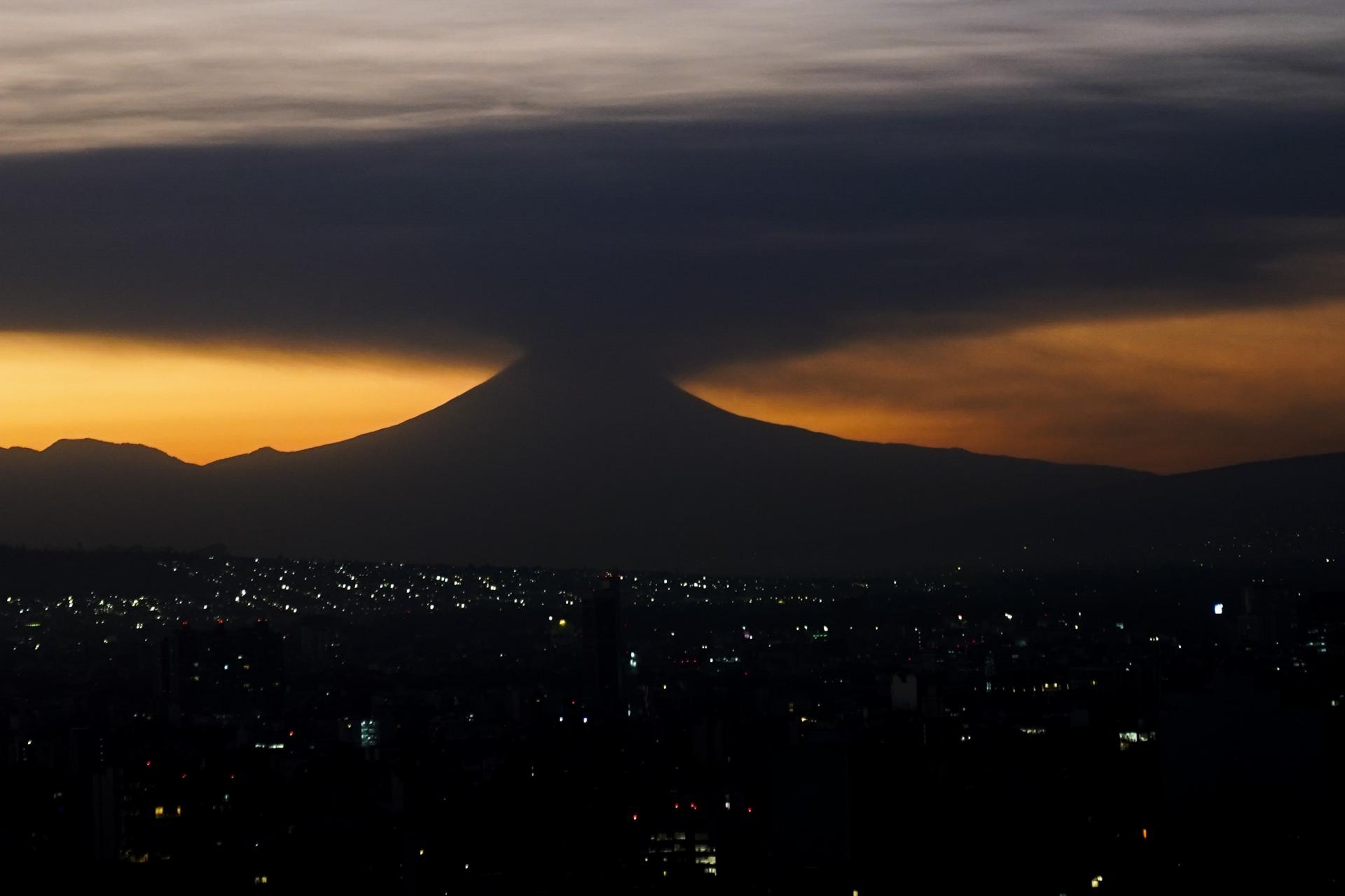 Hnonline Sk Mexick Sopka Popocat Petl Vychrlila Hust Oblak Popola