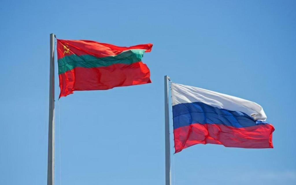 Podnesterská a ruská vlajka. FOTO: Reuters