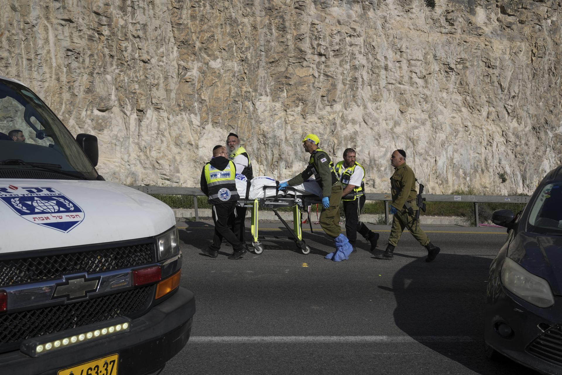 Útočník na okupovanom Západnom brehu zabil dvoch Izraelčanov, zastrelili ho na mieste