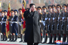 KĽDR na čele s diktátorok Kim Čong-unom po štyroch rokoch privítala prvých turistov. Prišli zo spriateleného Ruska. FOTO: Reuters