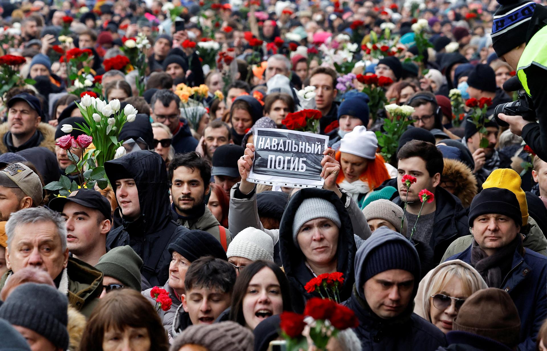 V Rusku zadržali najmenej 57 ľudí uctievajúcich pamiatku Navaľného