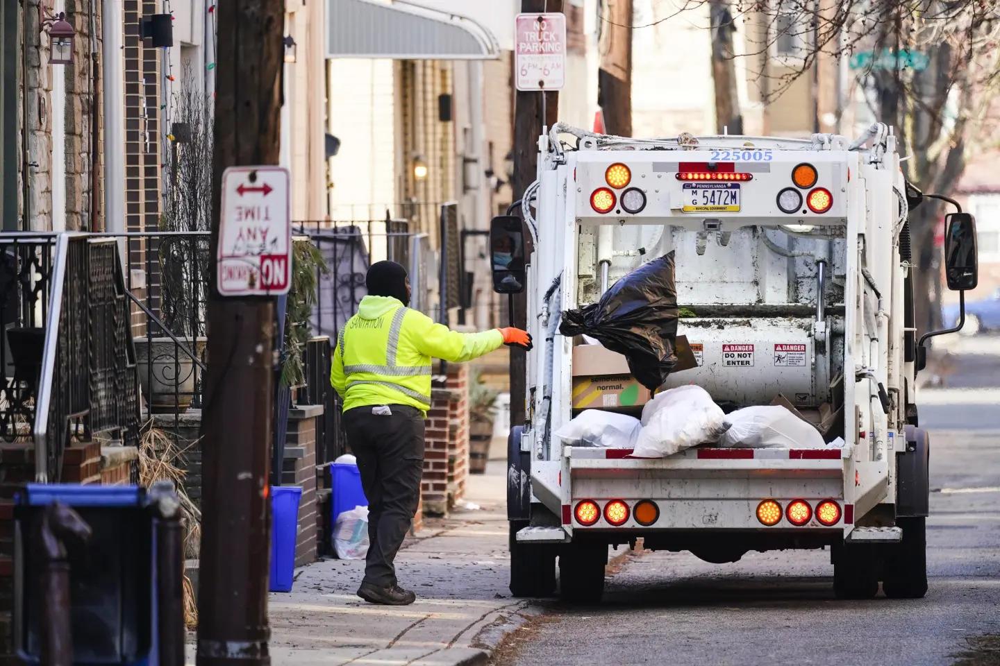 Už žiadne vrecia s odpadkami v uliciach. New York rázne zametá so smradom aj potkanmi