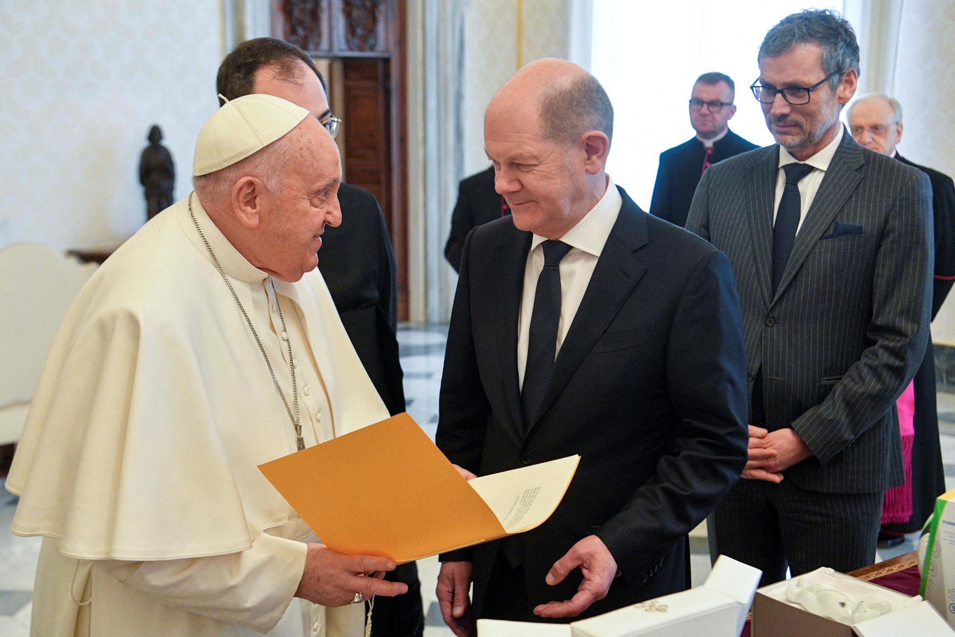 Pápež František prijal vo Vatikáne nemeckého kancelára Scholza