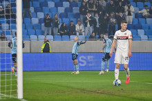 Vladimír Weiss oslavuje svoj úvodný gól zápase Slovana proti Trnavve. FOTO: TASR/Pavol Zachar