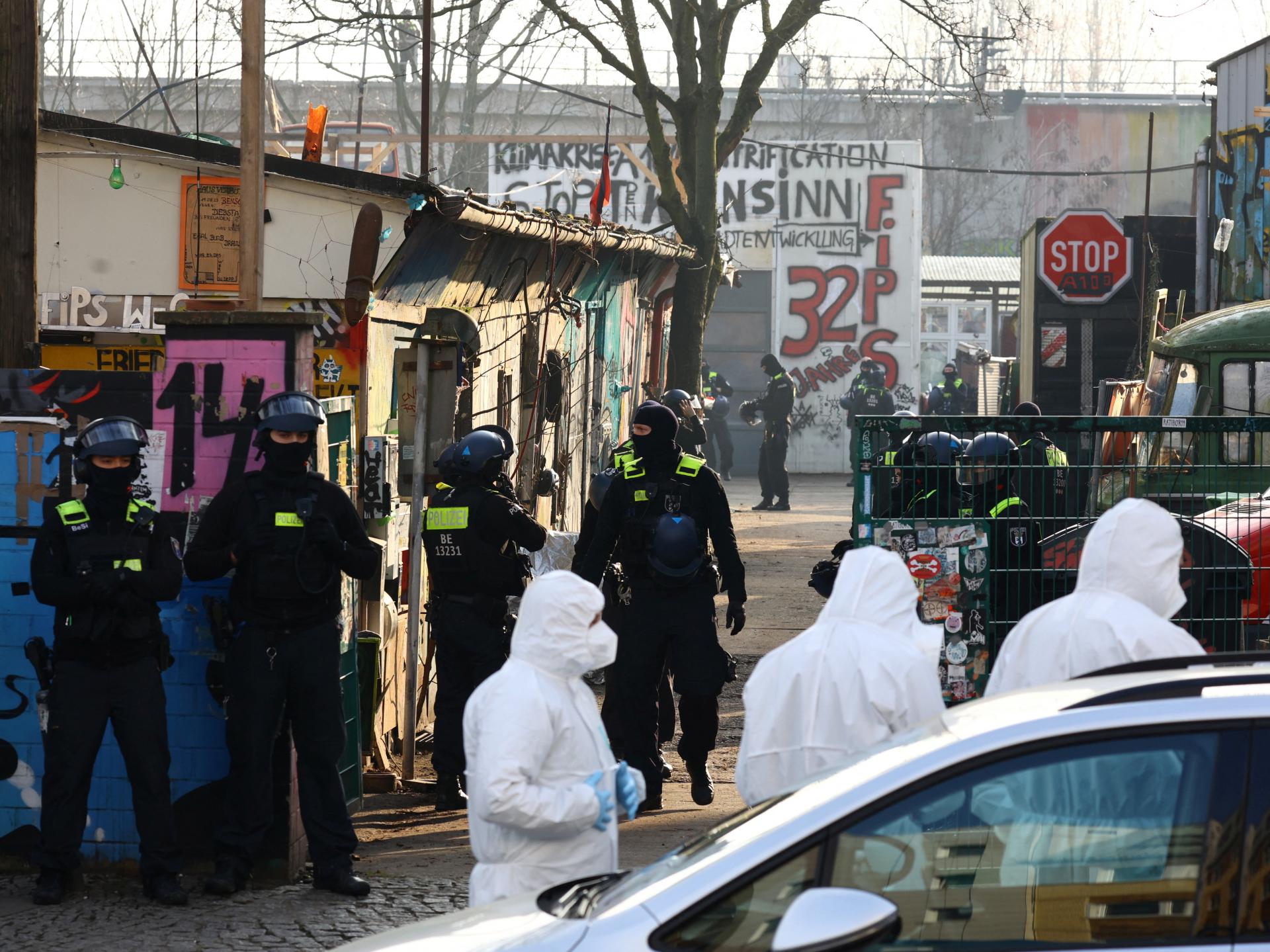Pri raziách proti ľavicovým teroristom predbežne zadržali v Berlíne desať ľudí