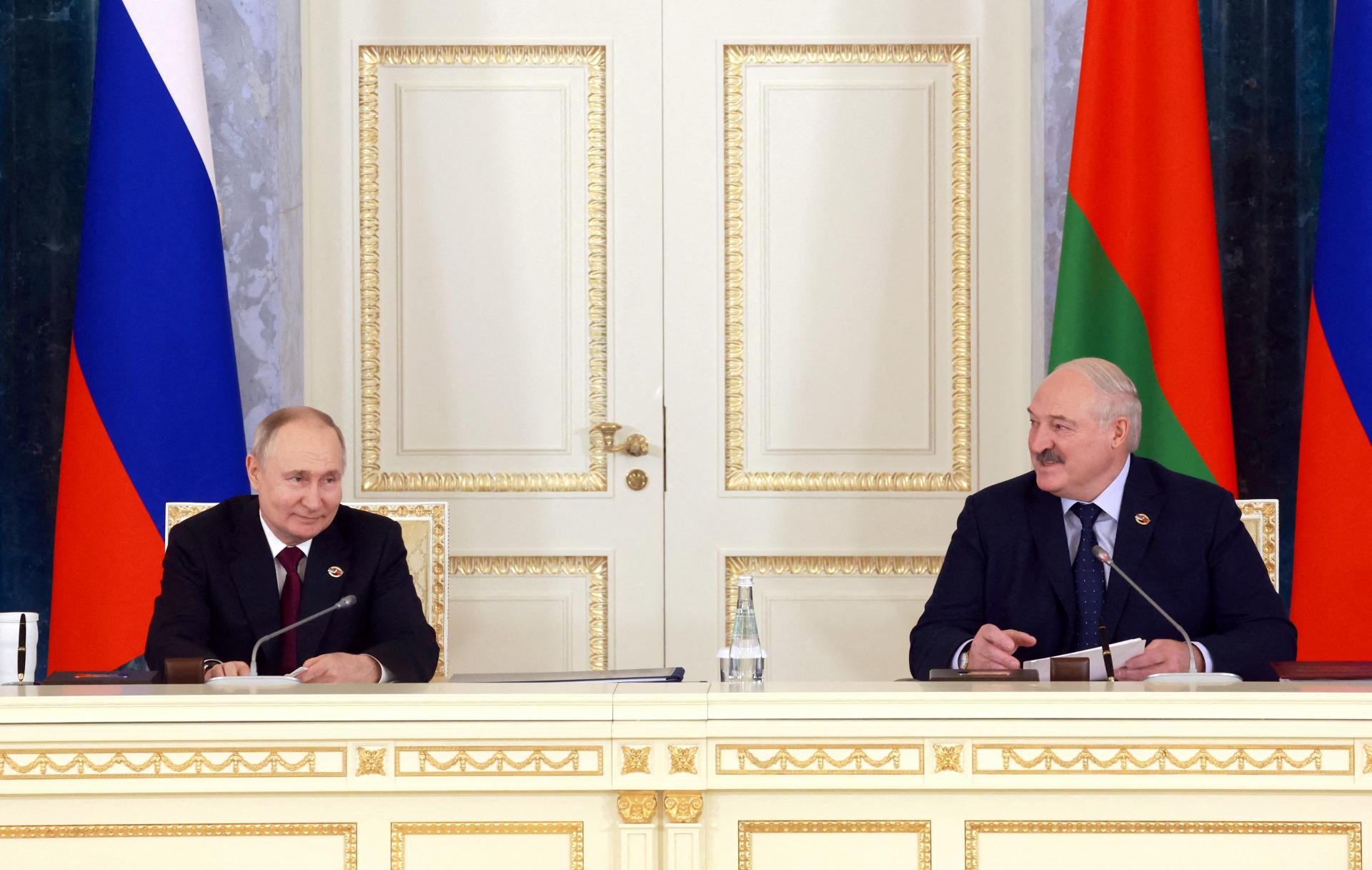 Na Bielorusko by mal byť uvalený rovnaký režim sankcií ako na Rusko, znie z Poľska