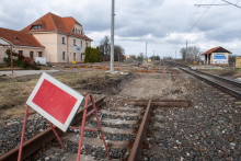 Práce na megainvestícii viaznu. Vlaky tu jazdia na jednej koľaji. FOTO: HN/Katarína Kincelová