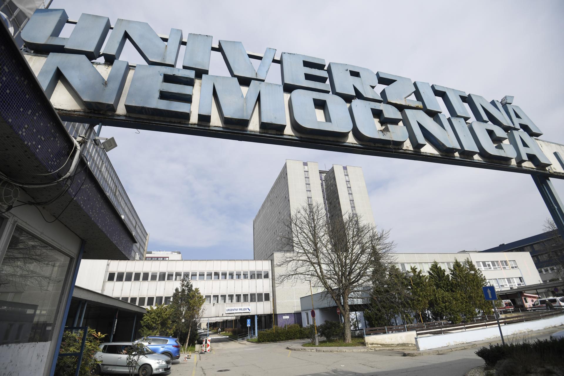 Pre požiar v Univerzitnej nemocnici Louisa Pasteura Košice evakuovali pacientov