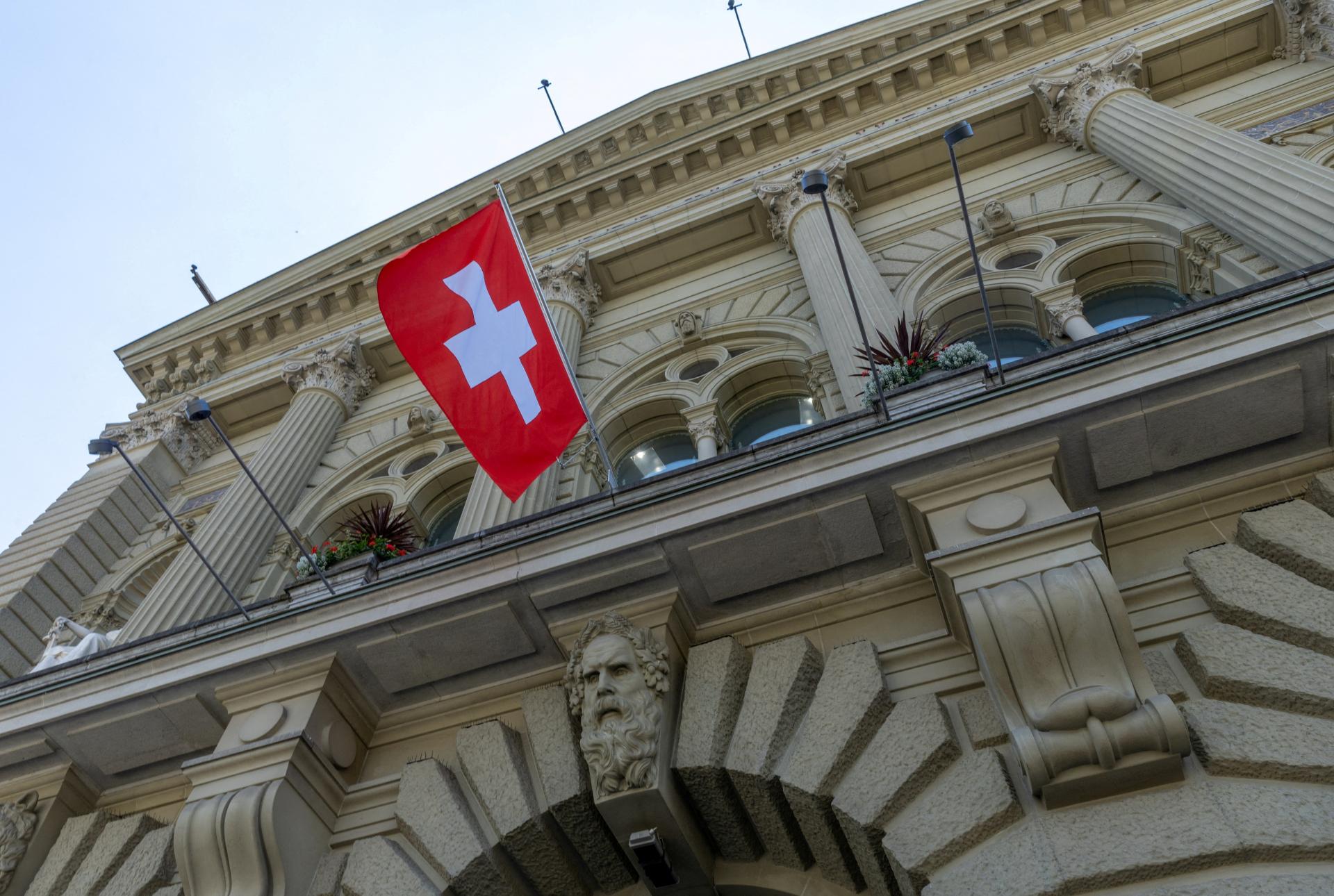 Švajčiarsko pokročilo smerom k použitiu ruských aktív na vojnové reparácie