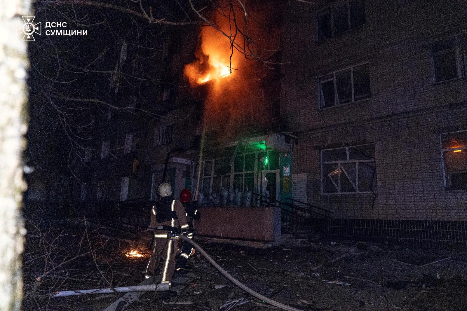 Rusko zaútočilo na ukrajinské Sumy, zničená je škola aj zdravotnícke centrá. Zelenskyj hovoril o obetiach