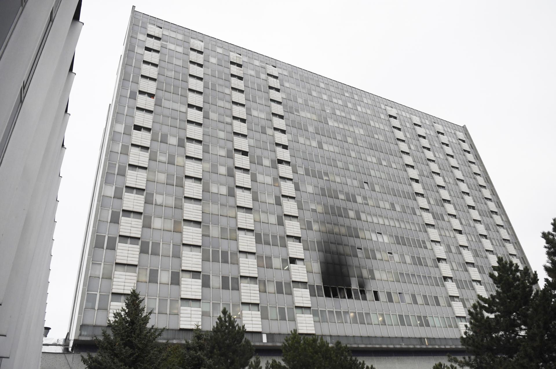 Veľký požiar v Košiciach: Hlásia deväť zranených, odhad škôd v nemocnici Louisa Pasteura je 100-tisíc eur