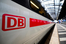 Železničná spoločnosť Deutsche Bahn štrajk odsúdila s tým, že už urobila ústupky rovnajúce sa 13-percentnému zvýšeniu miezd. FOTO: Reuters