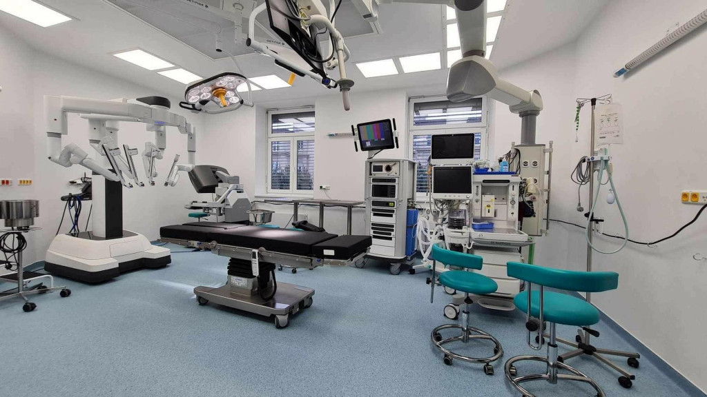 Operačná sála Centra robotickej chirurgie v Univerzitnej nemocnici Martin.