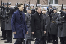 Fínsky minister obrany Antti Häkkänen (vľavo) a nemecký minister obrany Boris Pistorius. FOTO: TASR/AP