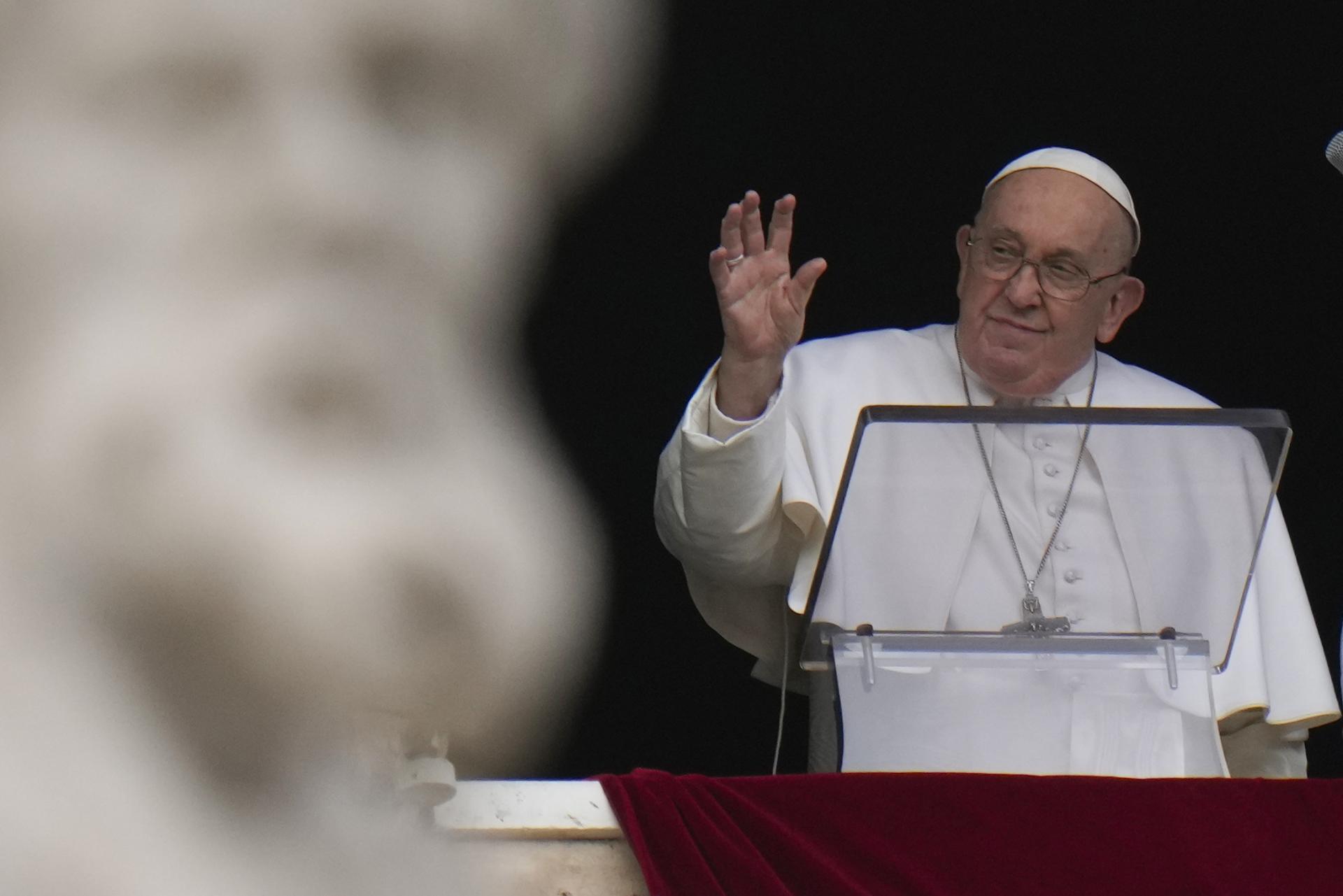 Pápež nevyzýval Ukrajinu, aby sa vzdala, ale aby začala rokovania, tvrdí Vatikán