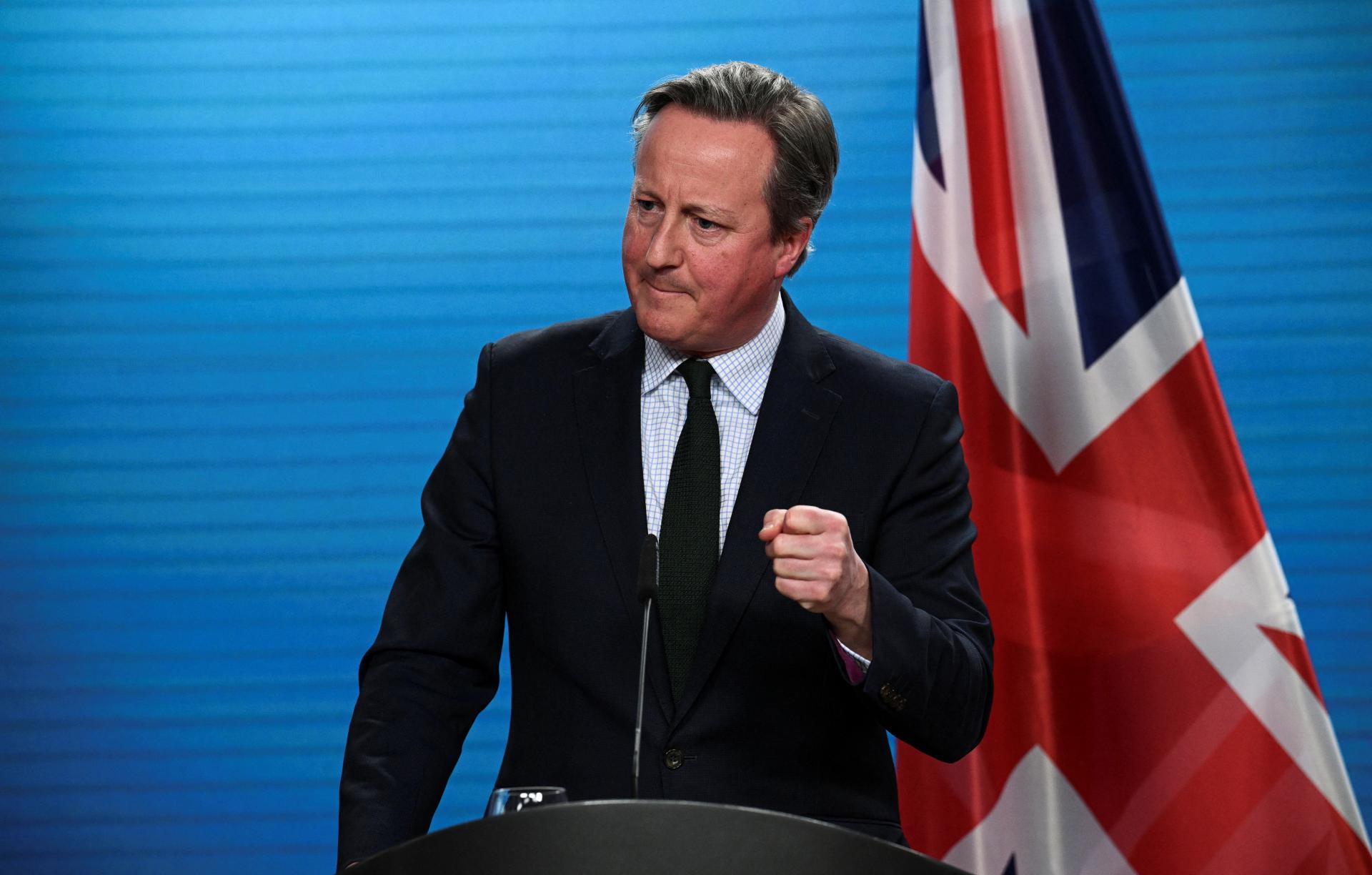 Cameron je proti vyslaniu západných jednotiek na Ukrajinu, vrátane výcviku