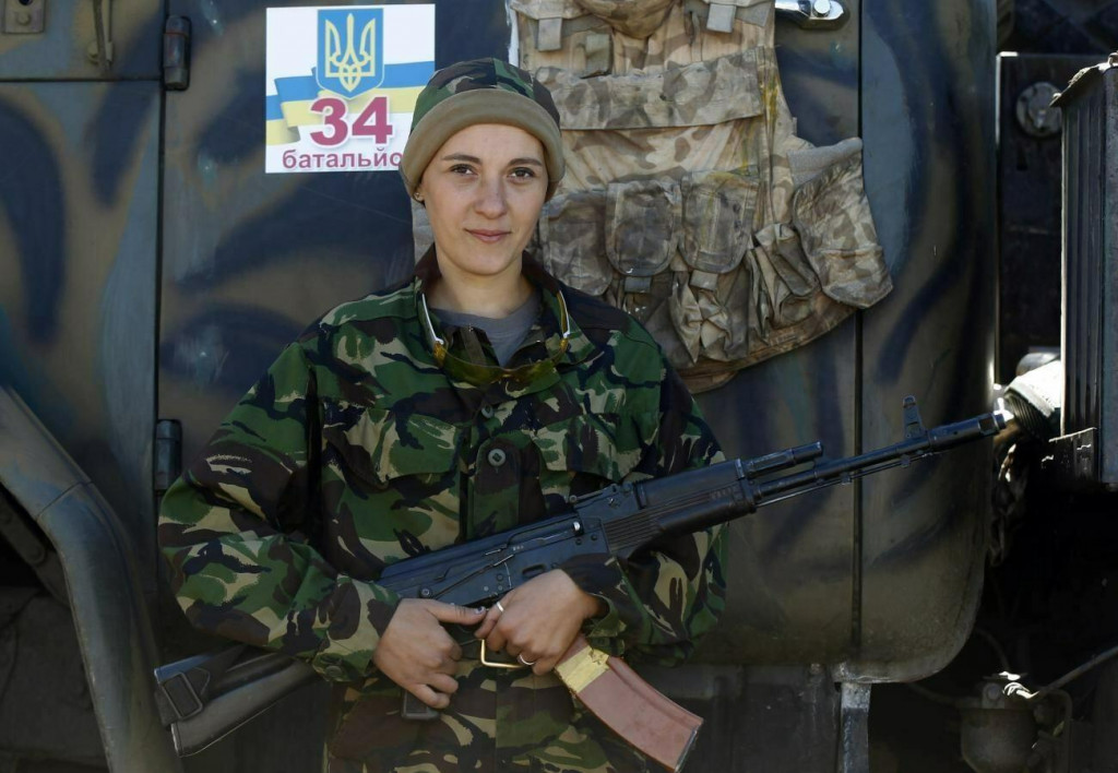 Ukrajinská žena v armáde. FOTO: Reuters