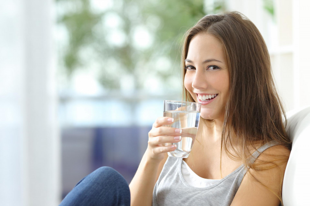 Čistá voda by mala tvoriť základ vášho pitného režimu.