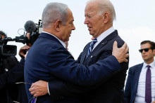 Prezident USA Joe Biden s izraelským premiérom Benjaminom Netanjahuom. FOTO: Reuters