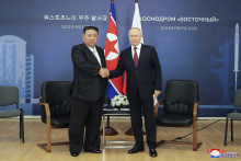 Vodca Severnej Kórey Kim Čong-un a ruský prezident Vladimir Putin. FOTO: TASR/AP