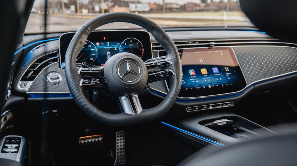 Mercedes-Benz je jednou z množstva značiek, ktoré zahrnuli nastavenie klimatizácie do displeja infotainmentu. A nielen to.