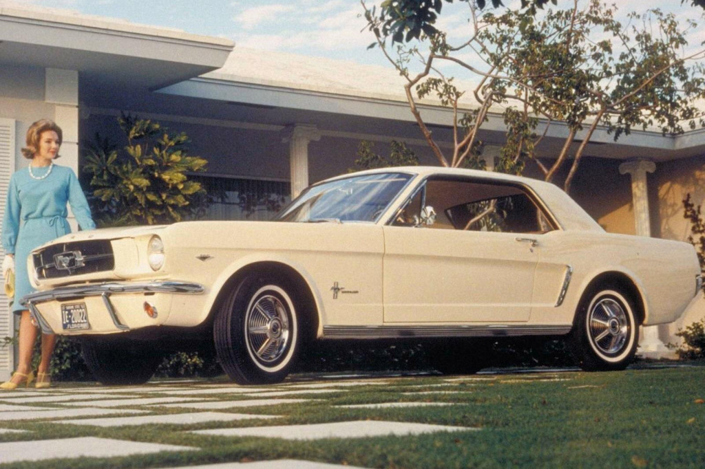 Absol&uacute;tne prv&aacute; verzia a gener&aacute;cia ikonick&eacute;ho Fordu Mustang z roku 1964. FOTO: Netcarshow.com FOTO: Netcarshow.com