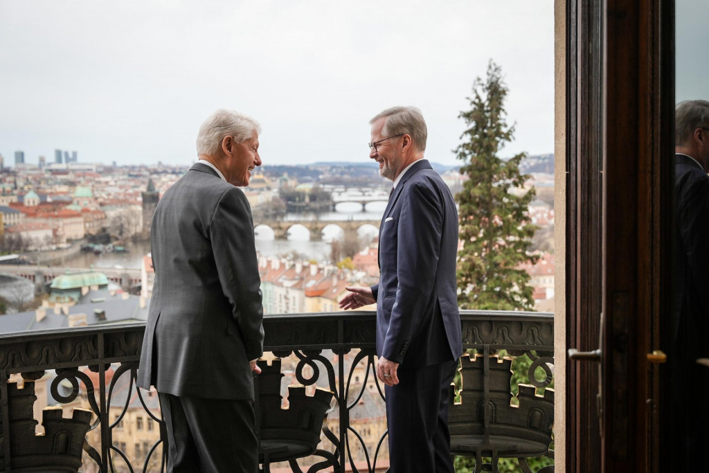 Americký exprezident Bill Clinton a český premiér Petr Fiala. FOTO: X/Petr Fiala