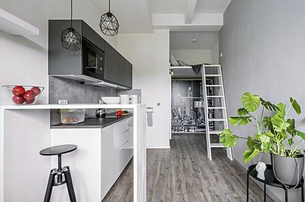 Na iba dvadsiatich metroch dokázala dizajnérka zariadiť pekný a svetlý byt, ktorý ponúka všetko potrebné pre plnohodnotné bývanie jednej osoby či páru. FOTO: Lukáš Hausenblas