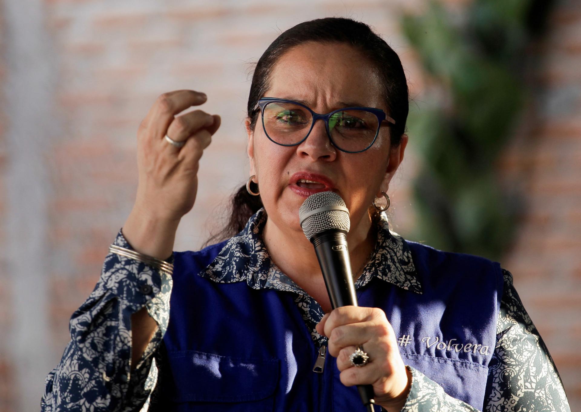 Bývalá prvá dáma Hondurasu kandiduje za prezidentku, jej manžela odsúdili v USA