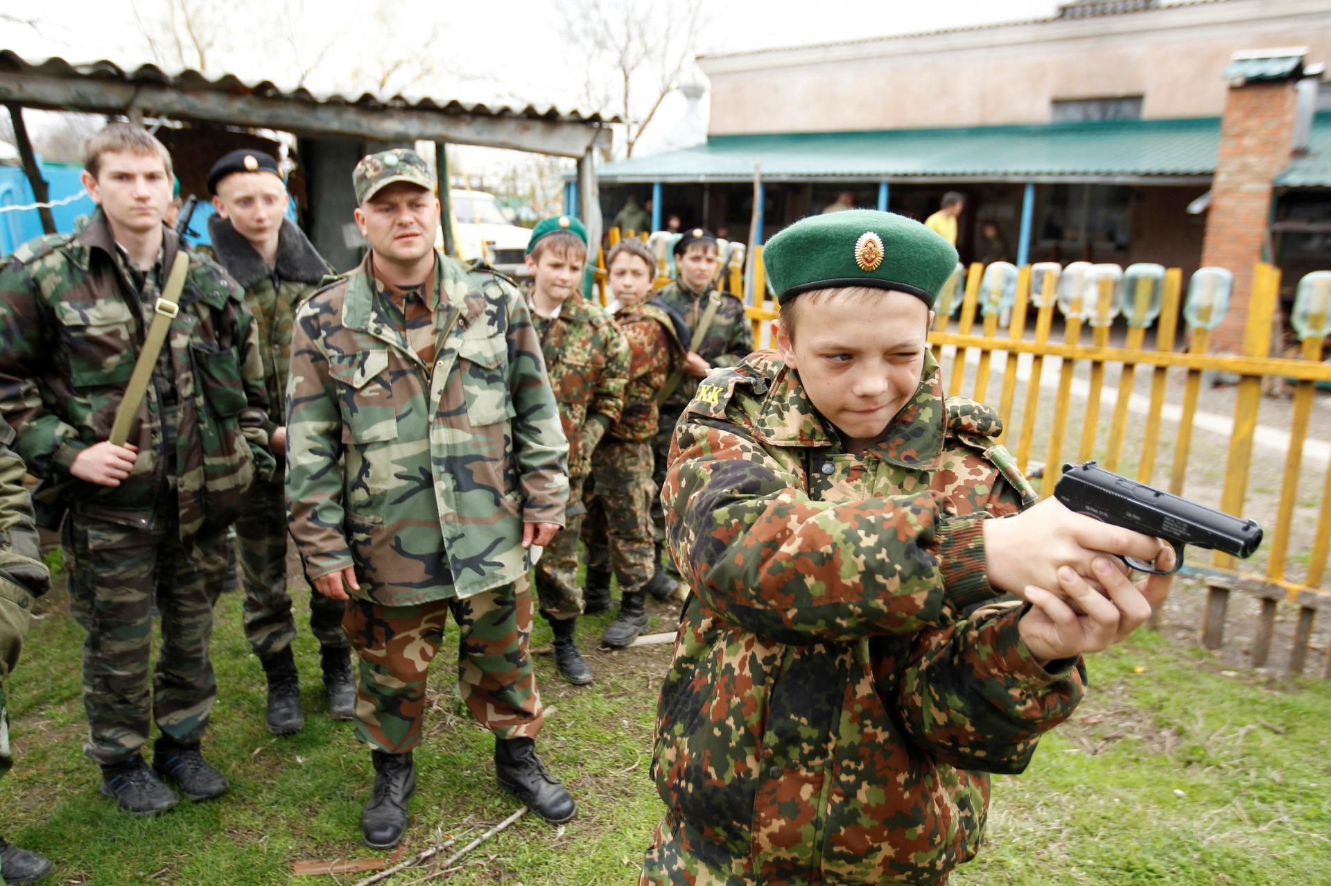 Nová ruská učebnica vyzýva tínedžerov, aby vstúpili do armády