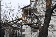 Poškodená obytná budova po ostreľovaní v ruskom Belgorode. FOTO: TASR/AP