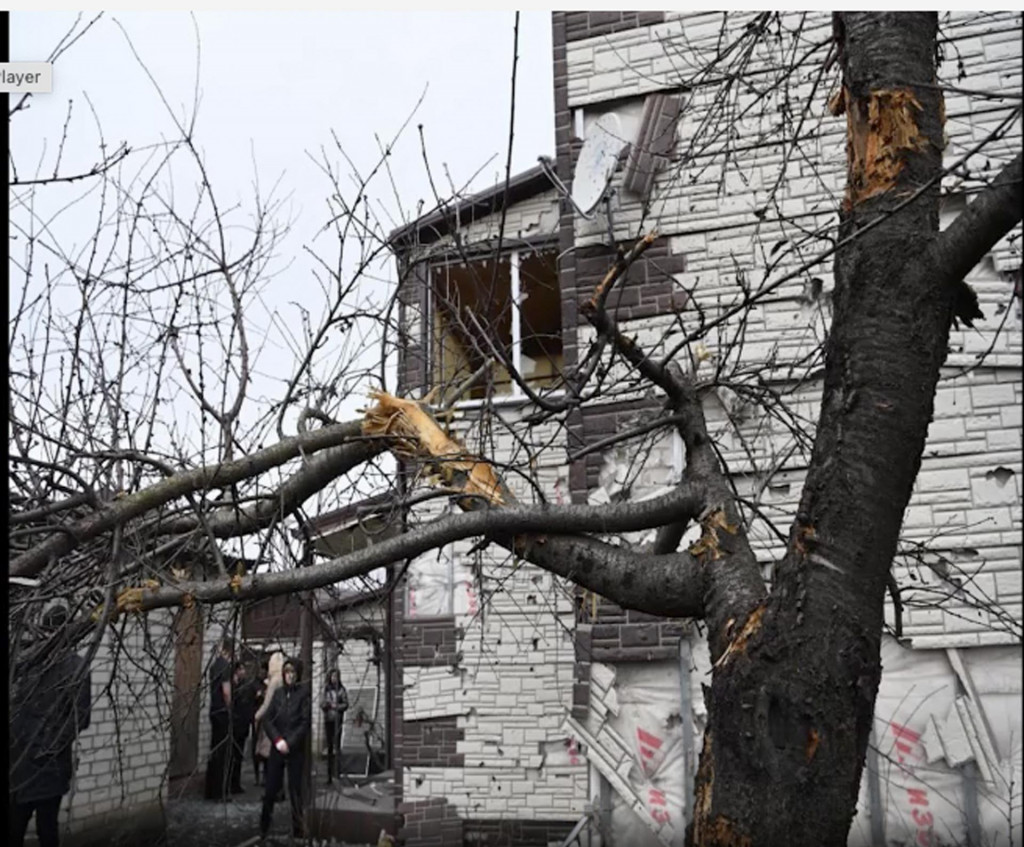 Poškodená obytná budova po ostreľovaní v ruskom Belgorode. FOTO: TASR/AP