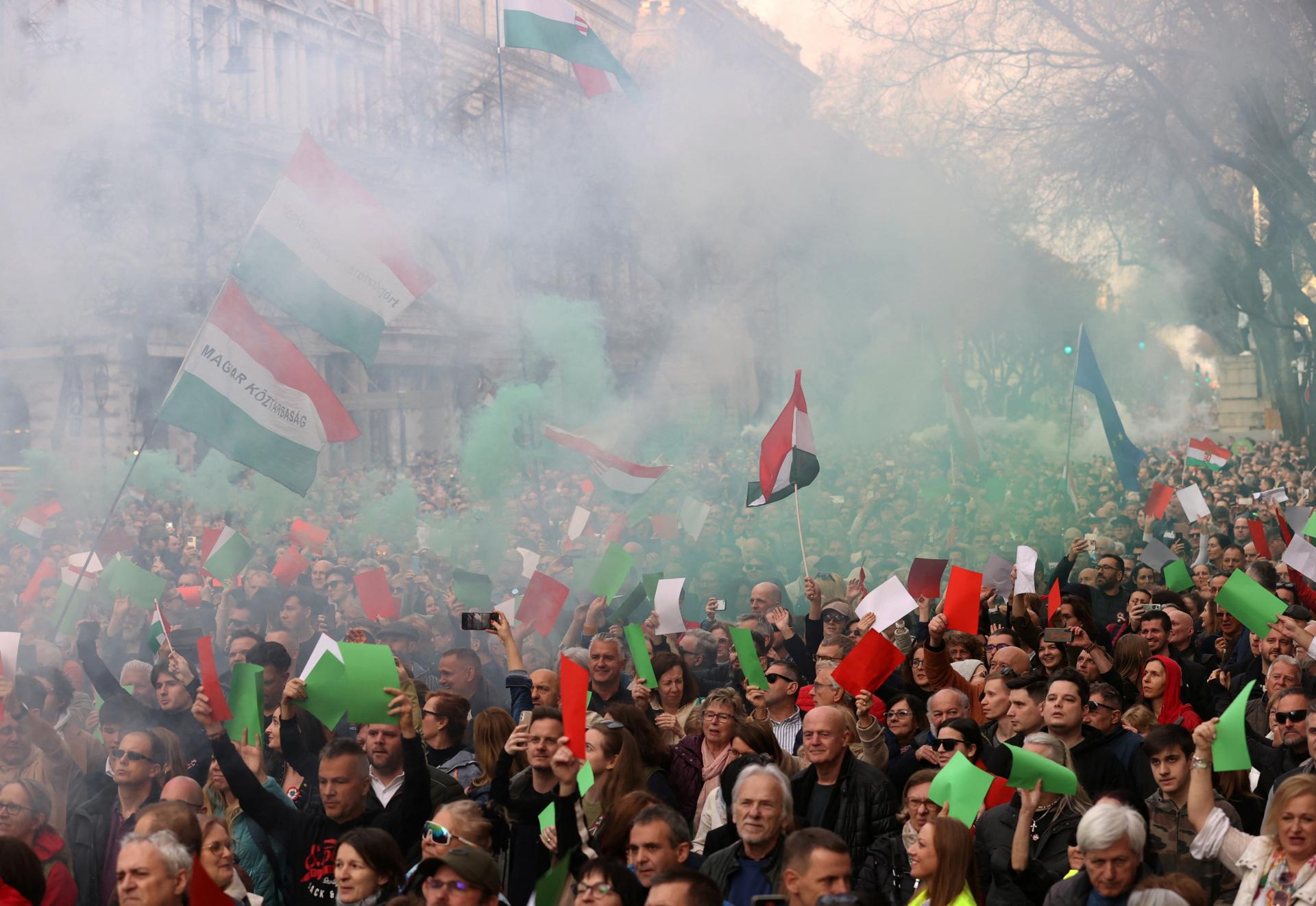 V Budapešti proti Orbánovi protestovalo 10-tisíc ľudí, opozícia chystá novú stranu