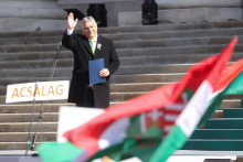 Maďarský premiér Viktor Orbán na oslavách národného dňa Maďarska, ktoré si pripomínajú maďarskú revolúciu proti habsburskej monarchii v roku 1848. FOTO: Reuters