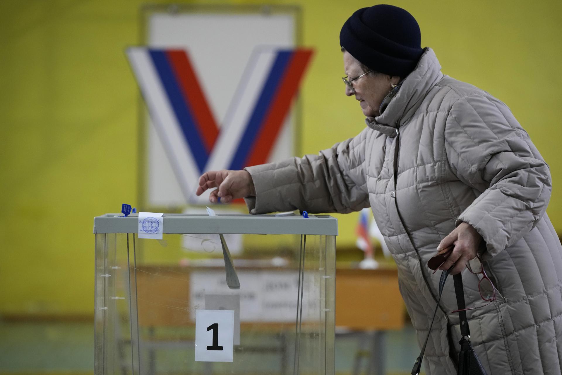 V ruských voľbách už hlasovala tretina voličov, web vládnej strany napadli hackeri