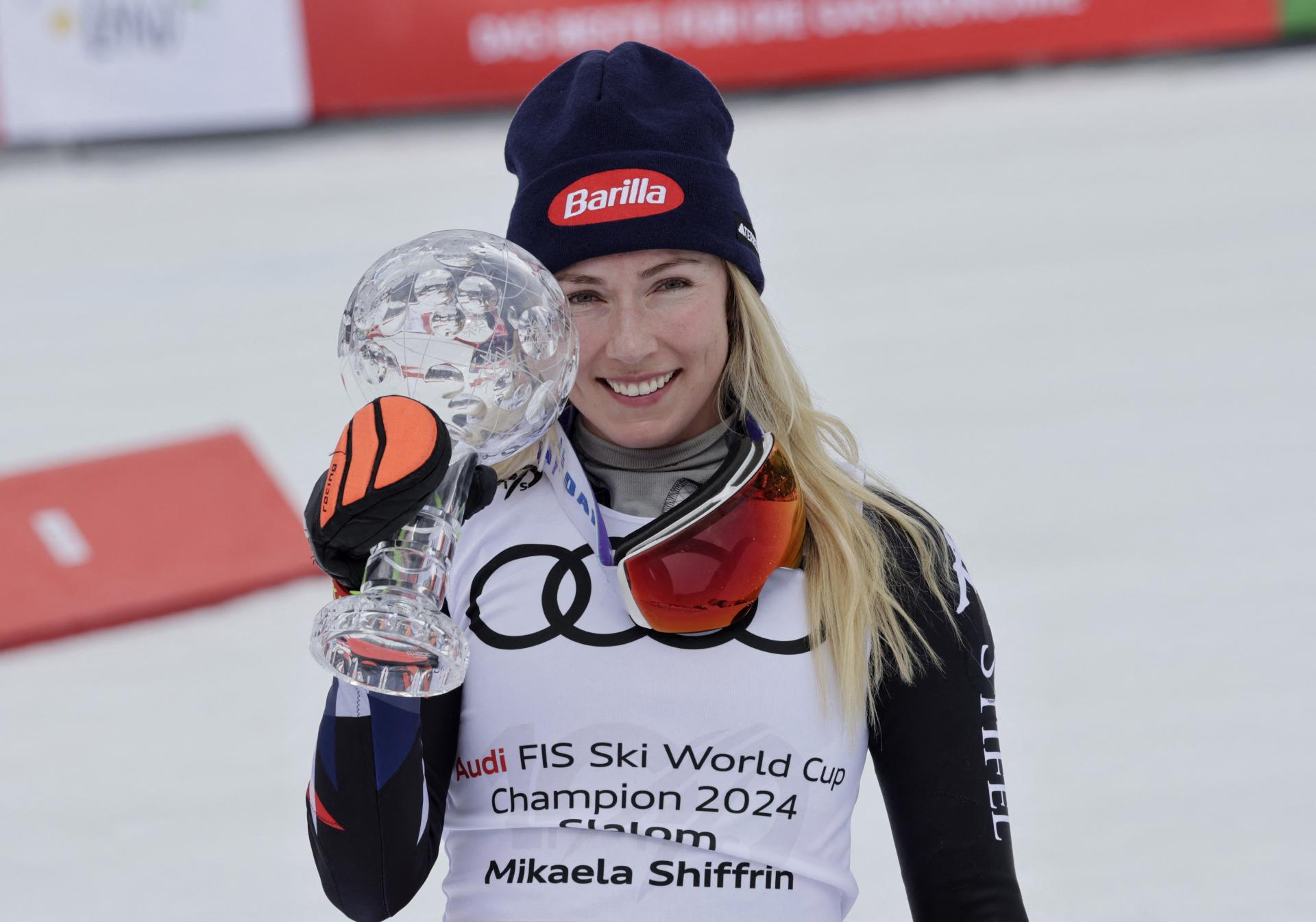 Shiffrinová zvíťazila v záverečnom slalome, prevzala si ôsmy krištáľový glóbus