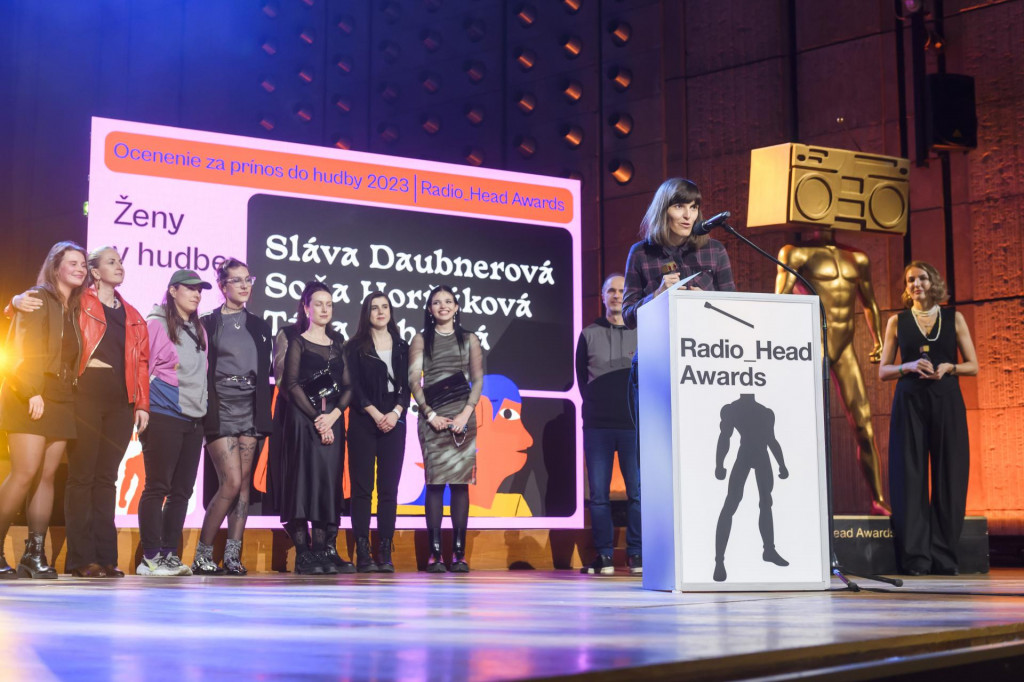 Na snímke ocenené ženy za prínos do hudby zľava Soňa Horňáková, Táňa Lehotská a Sláva Daubnerová