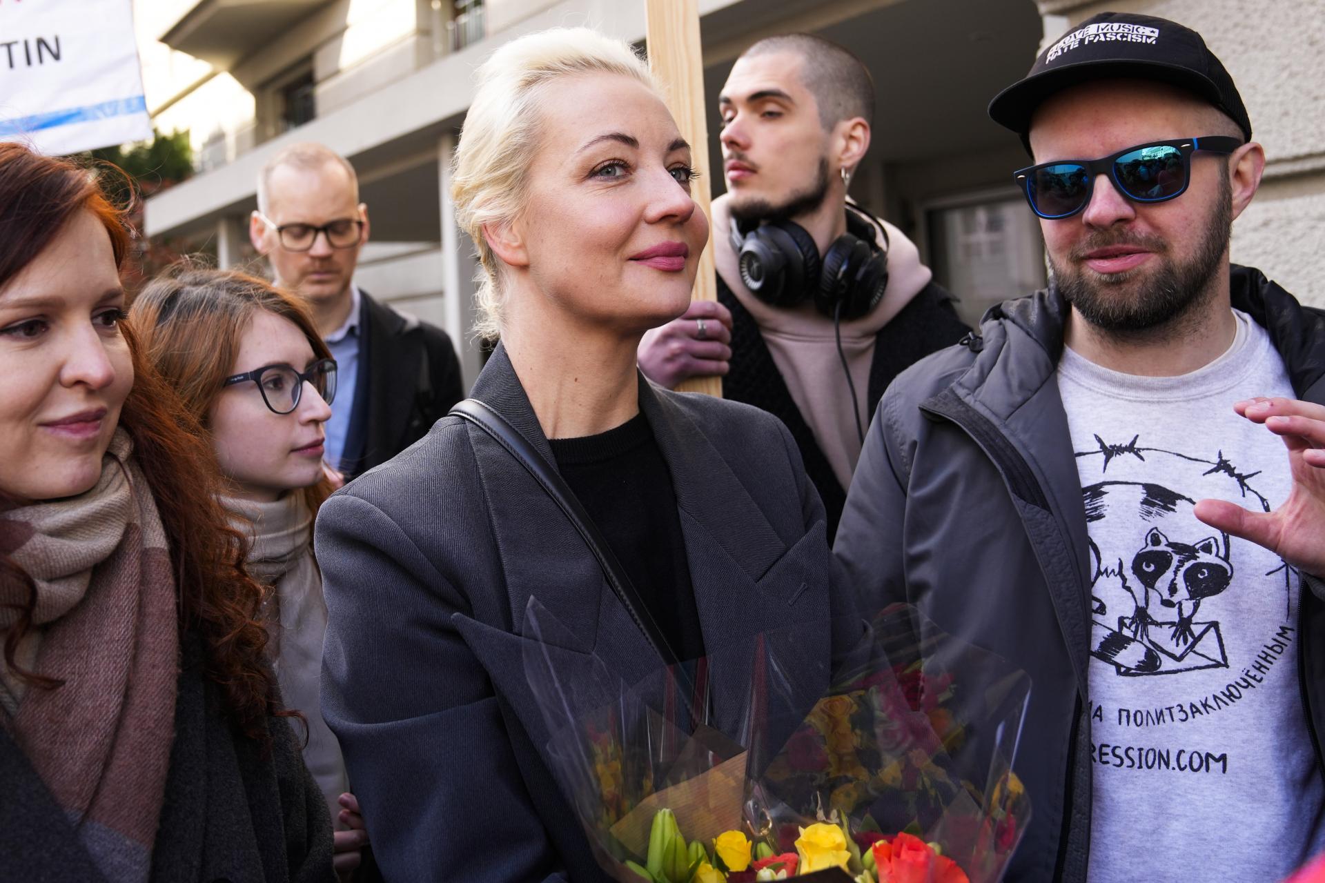 Poludnie proti Putinovi. Vdova po Navaľnom prišla na symbolický protest pred ambasádu v Berlíne