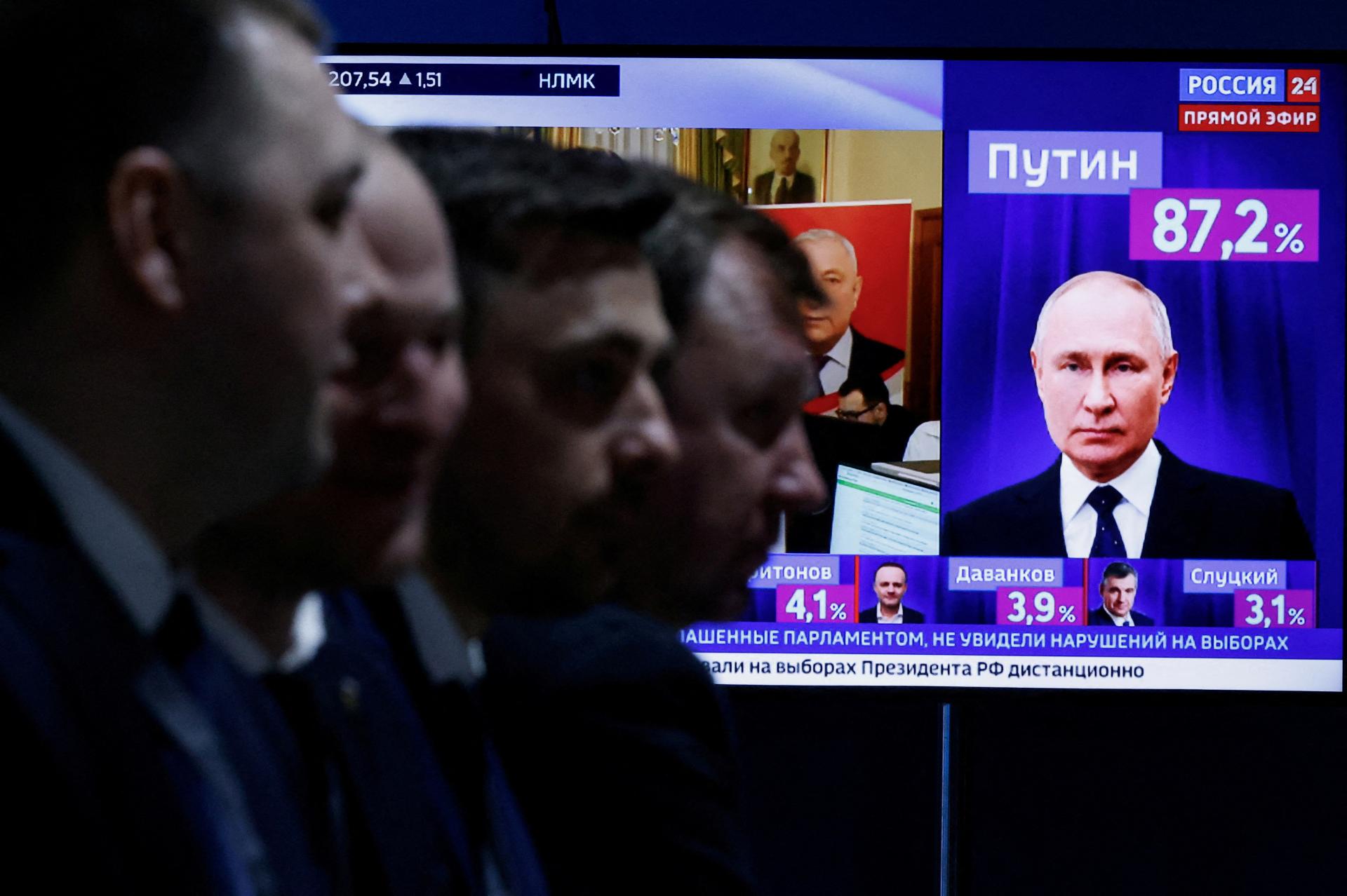 Podvrhli polovicu hlasov? Kremeľ žiadal ráznu výhru, z Putina je ázijský diktátor
