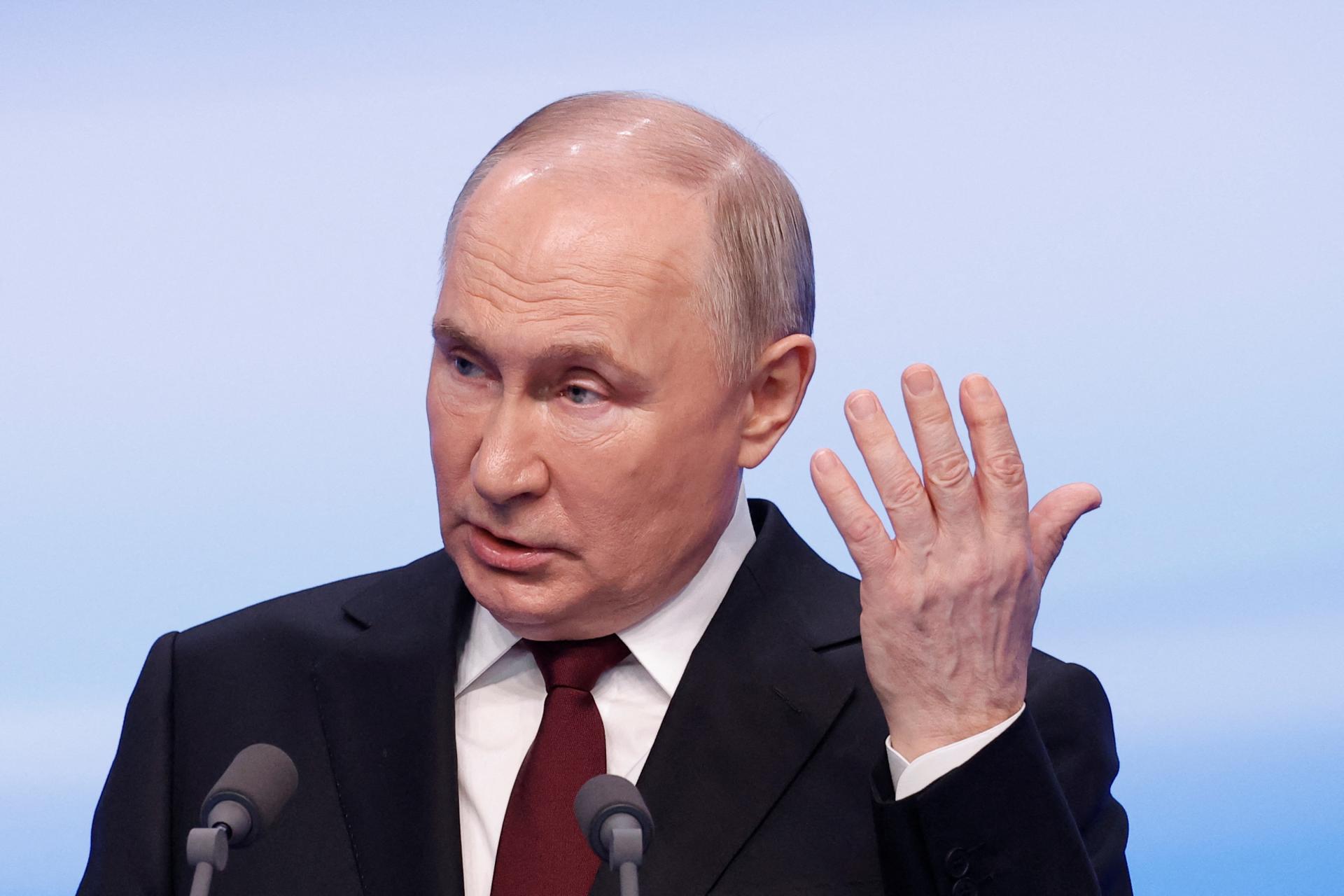 Kremeľ neprijíma kritiku Západu ohľadom volieb, ide o absurdné výroky, uviedol hovorca Putina