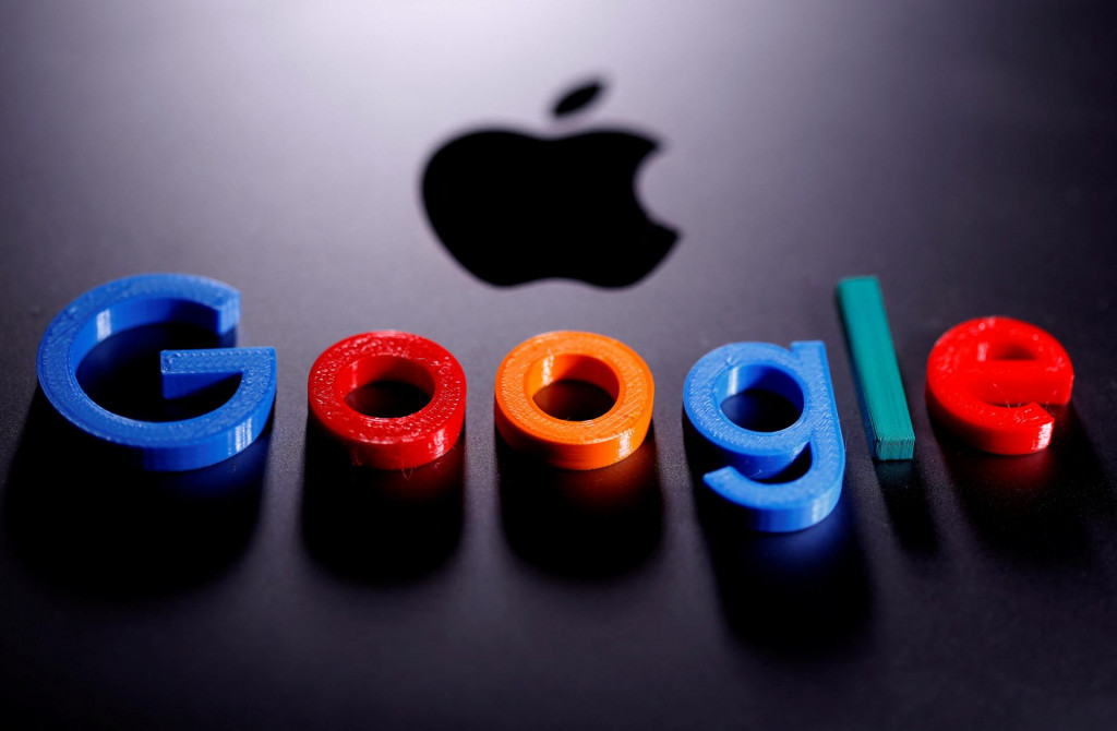 Logá firiem Apple a Google. FOTO: REUTERS