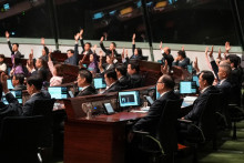 Zákonodarcovia hlasujú počas druhého čítania zákona o ochrane národnej bezpečnosti. FOTO: Reuters