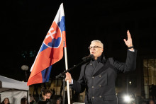 Občiansky kandidát na prezidenta Ivan Korčok počas predvolebného zhromaždenia na Námestí slobody v Bratislave. FOTO: TASR/Pavel Neubauer