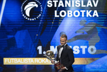 Stredopoliar SSC Neapol Stanislav Lobotka, ktorý sa stal po prvý raz najlepším futbalistom Slovenska za rok 2023 v tradičnej ankete Slovenského futbalového zväzu. FOTO: TASR - Martin Baumann